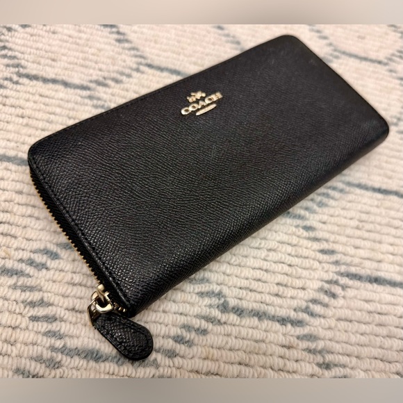 SOLD COACH Classic Everyday Accordion Long Zip Around Crossgrain Wallet - Picture 4 of 16
